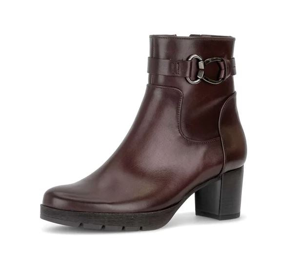 8030.02 GABOR BOOTS 26