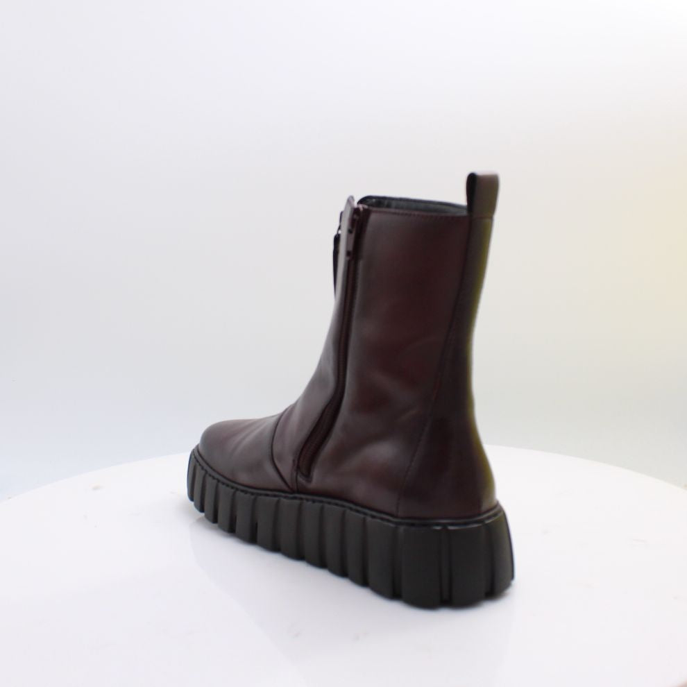 8016.04 GABOR BOOTS 26