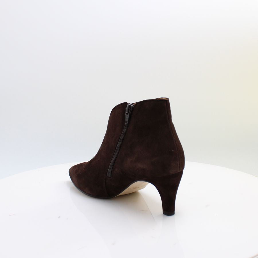 8017.01 GABOR BOOTS 26