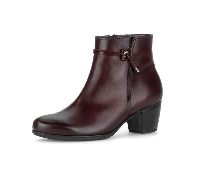 8029.01 GABOR BOOTS 26