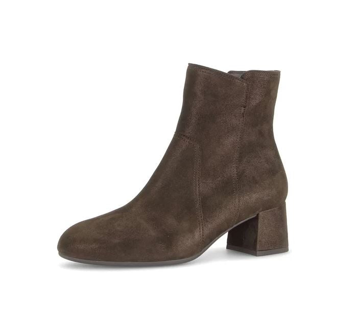8063.01 GABOR BOOTS 26