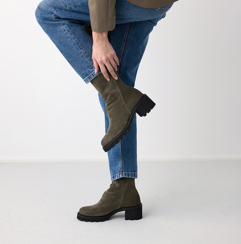 8291 PAUL GREEN SUEDE BOOTS