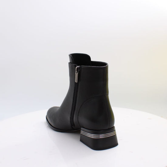 C96124 LORETTA VITALE BOOTS 26