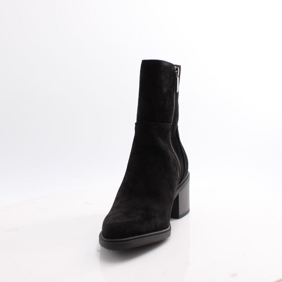 ELETTRA-03 REGARDE LE CIEL