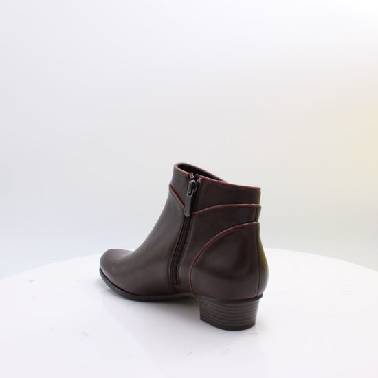 STEFANY-402 REGARDE LE CIEL